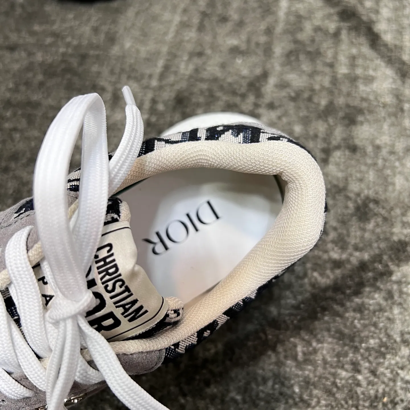 Factory price: 438💰【DIAo·Dior】Original quality.~ Unique modern style sneakers. 🏃A must-have casual shoe for trendy men😍😍 Original brand imported from Italy, imported original leather, sheep lining (refuses to discolor and grind feet) Sole: Original sole provided by the original factory, French lazy style design ⚠️Fit to the feet, original quality, super comfortable original sole. It’s like shooting the real thing 🎬The real thing is better, high-quality sneakers, size: 38-44, custom-made 45